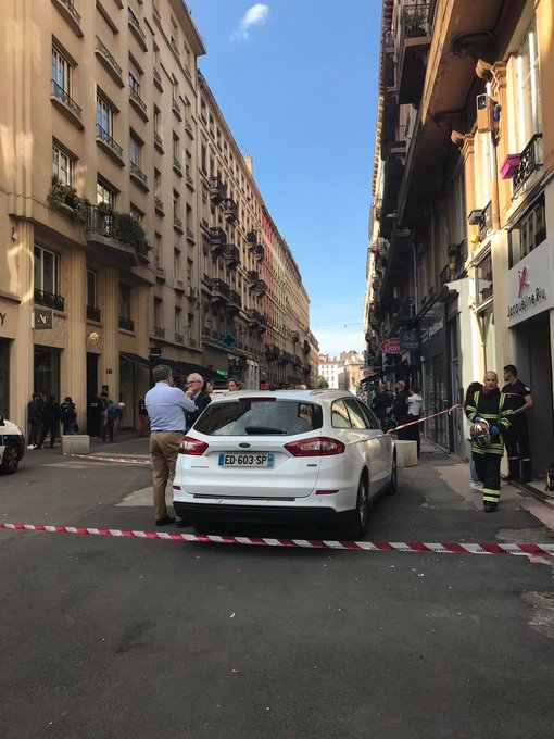 الشرطة الفرنسية فى موقع الحادث