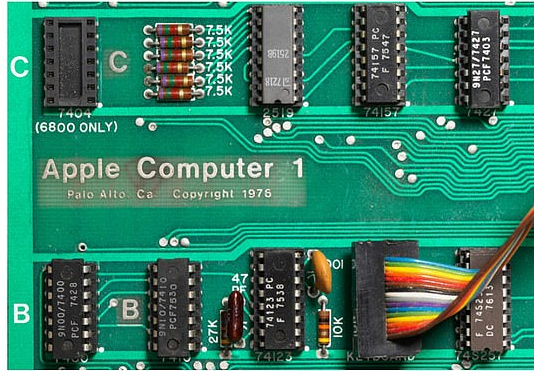 نموذج أولى من شركة أبل