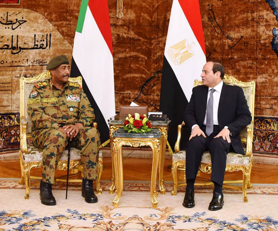 السيسى يستقبل رئيس المجلس العسكري الانتقالي بالسودان (4)
