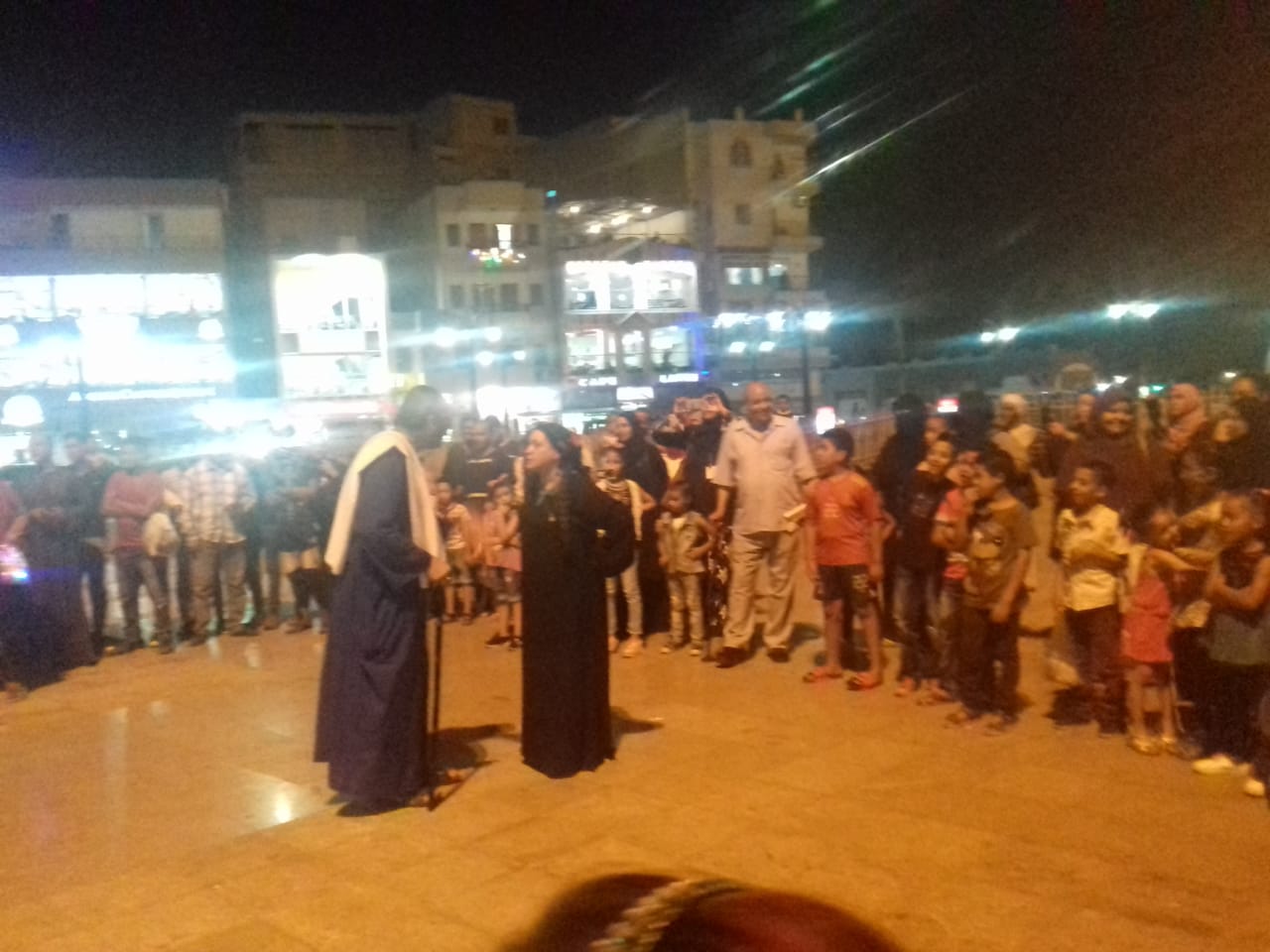 تضامن الأقصر تنم مسرح شارع في ميدان أبو الحجاج للتوعية بأهمية تنظيم الأسرة ومواجهة كثرة الإنجاب (3)