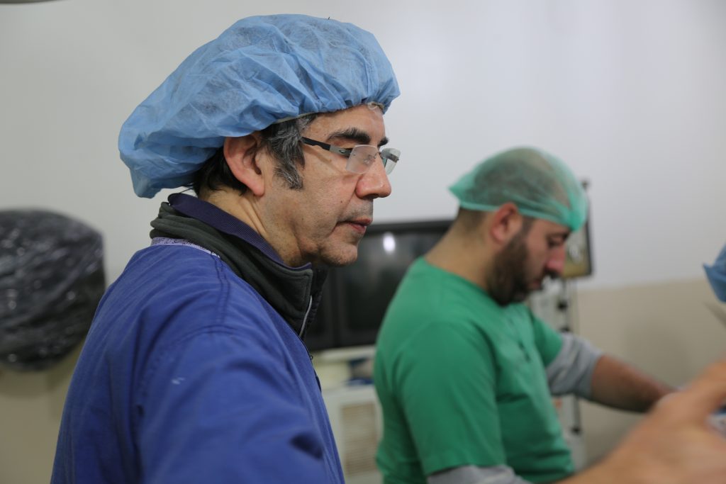 الدكتور ديفيد نوت خلال عمله الدكتور ديفيد نوت خلال عمله