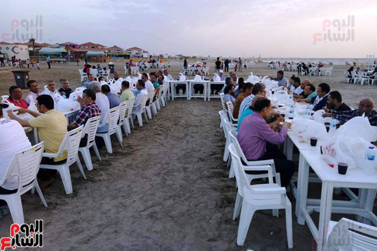 الإفطار على الشواطئ والبط بالمورتة أشهر عادات الدمايطة  (1)