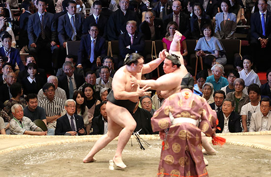 مبارة نهائى البطولة اليابانية فى مصارعة السومو