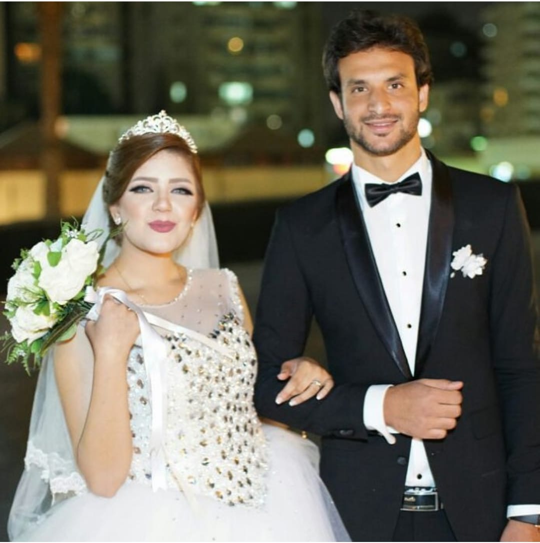 محمود علاء و زوجته