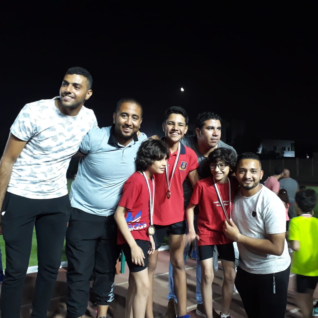 أبطال نادى بنها للسباحة الفائزين ببطولة القاهرة للثنائى (10)