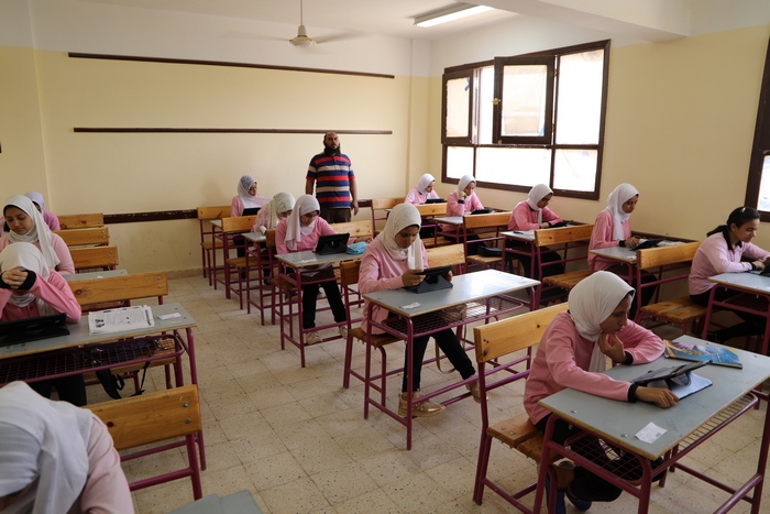 الطلاب أثناء أدائهم الامتحانات (3)