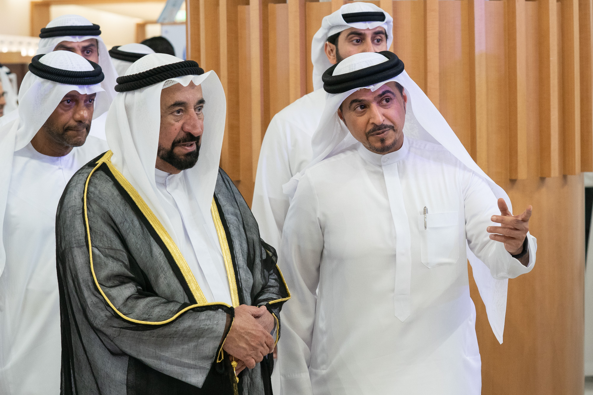 الشيخ الدكتور سلطان القاسمى حاكم الشارقة خلال افتتاح معرض الكتاب الإماراتى (4)