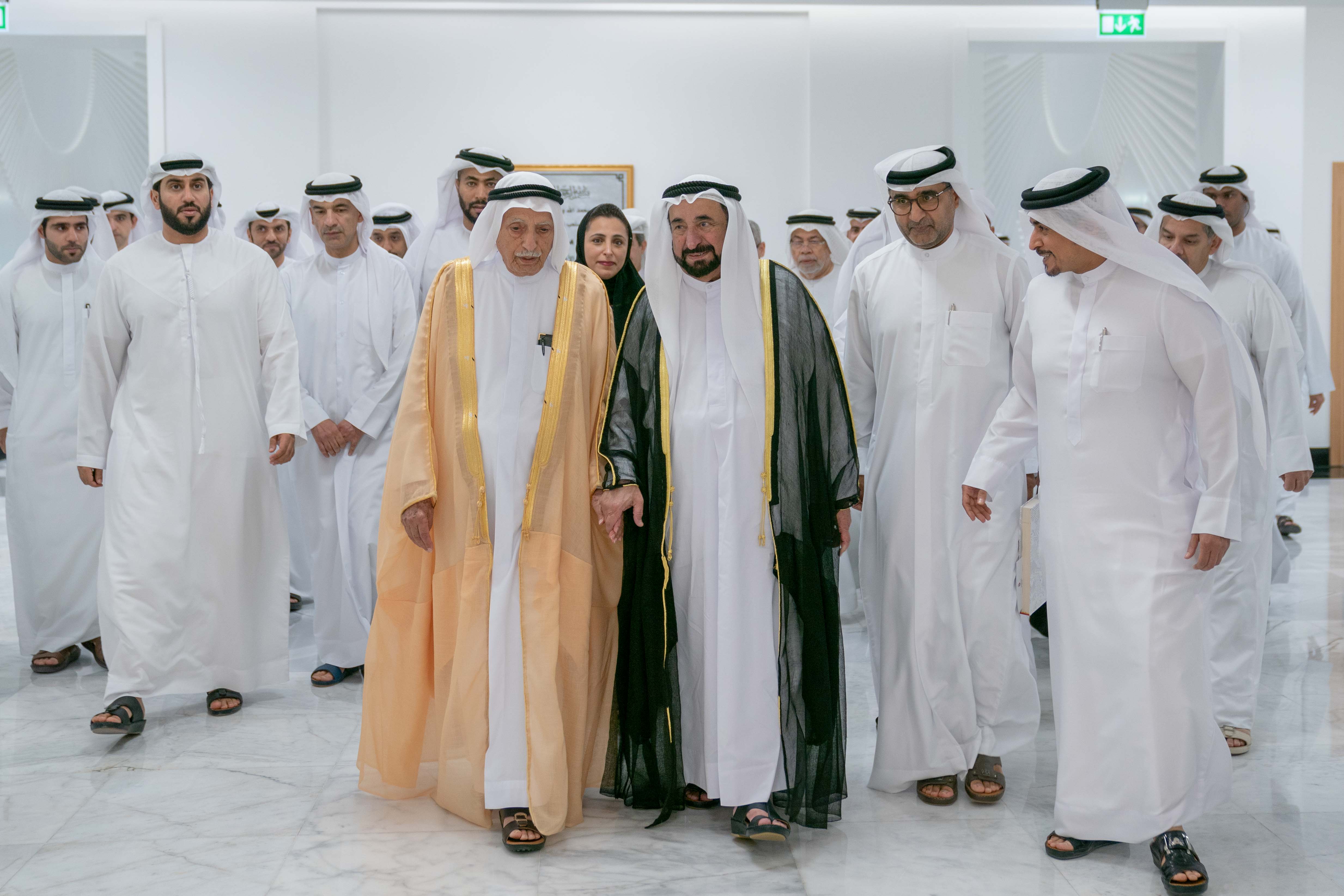الشيخ الدكتور سلطان القاسمى حاكم الشارقة خلال افتتاح معرض الكتاب الإماراتى (7)