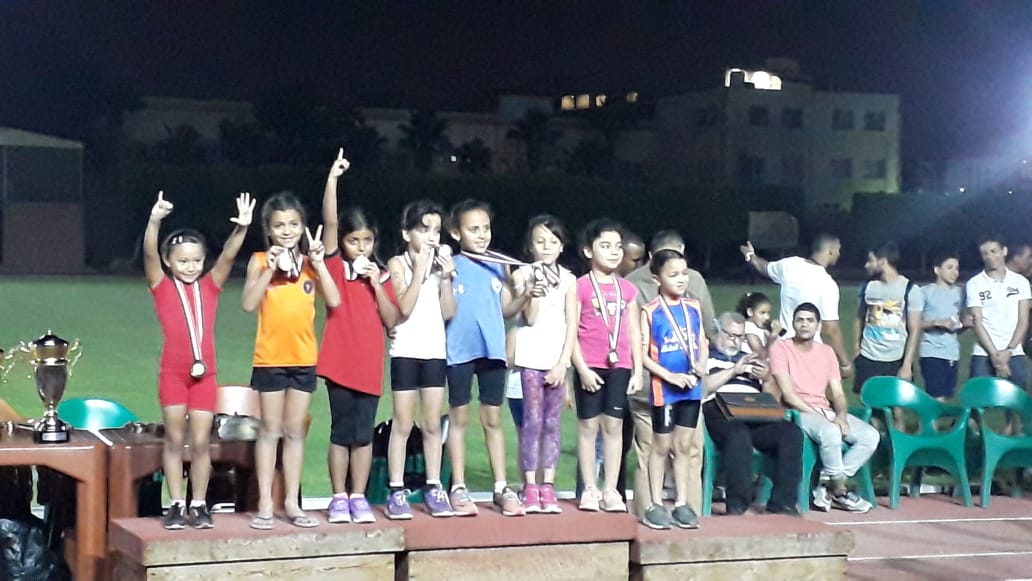 أبطال نادى بنها للسباحة الفائزين ببطولة القاهرة للثنائى (4)