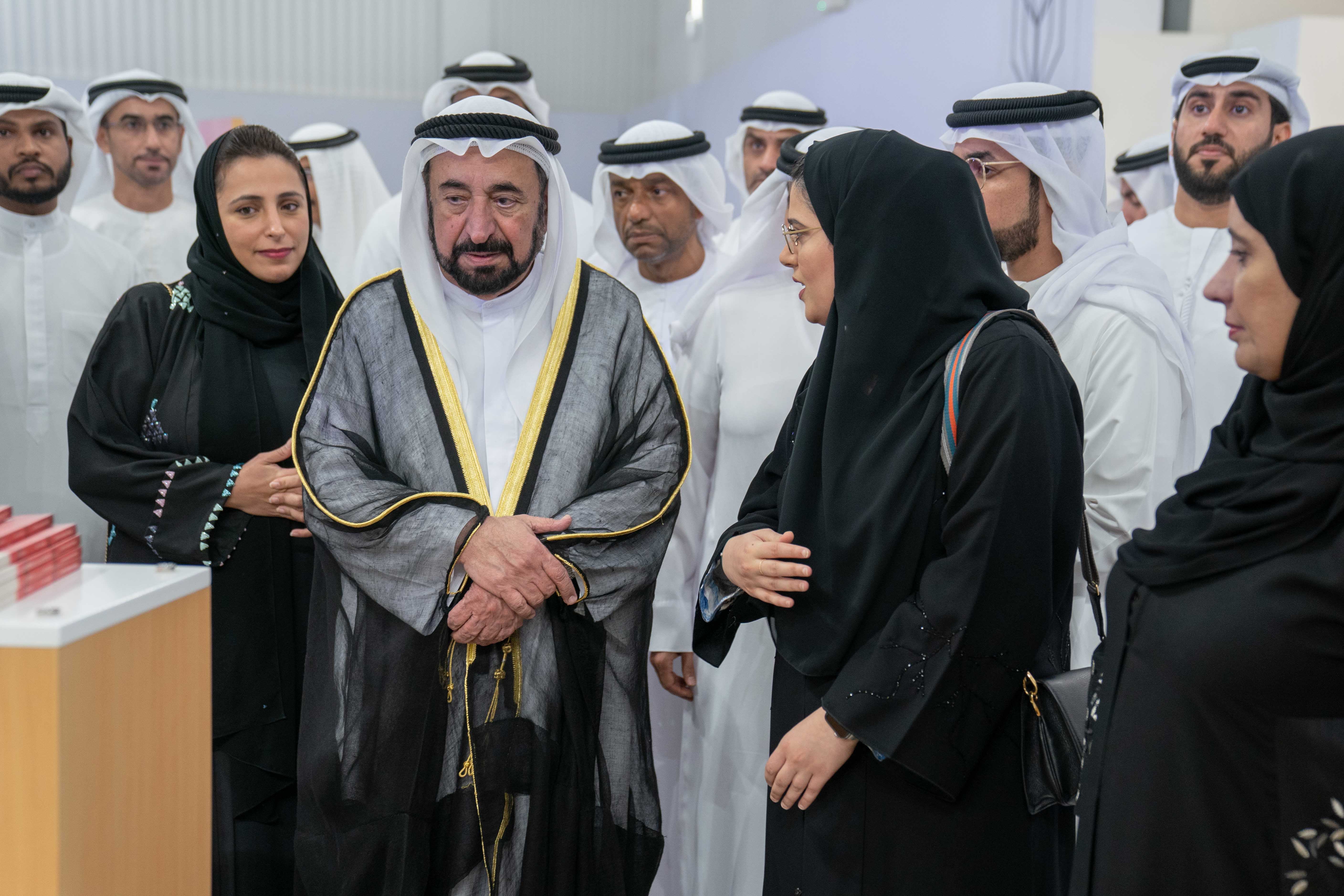 الشيخ الدكتور سلطان القاسمى حاكم الشارقة خلال افتتاح معرض الكتاب الإماراتى (8)