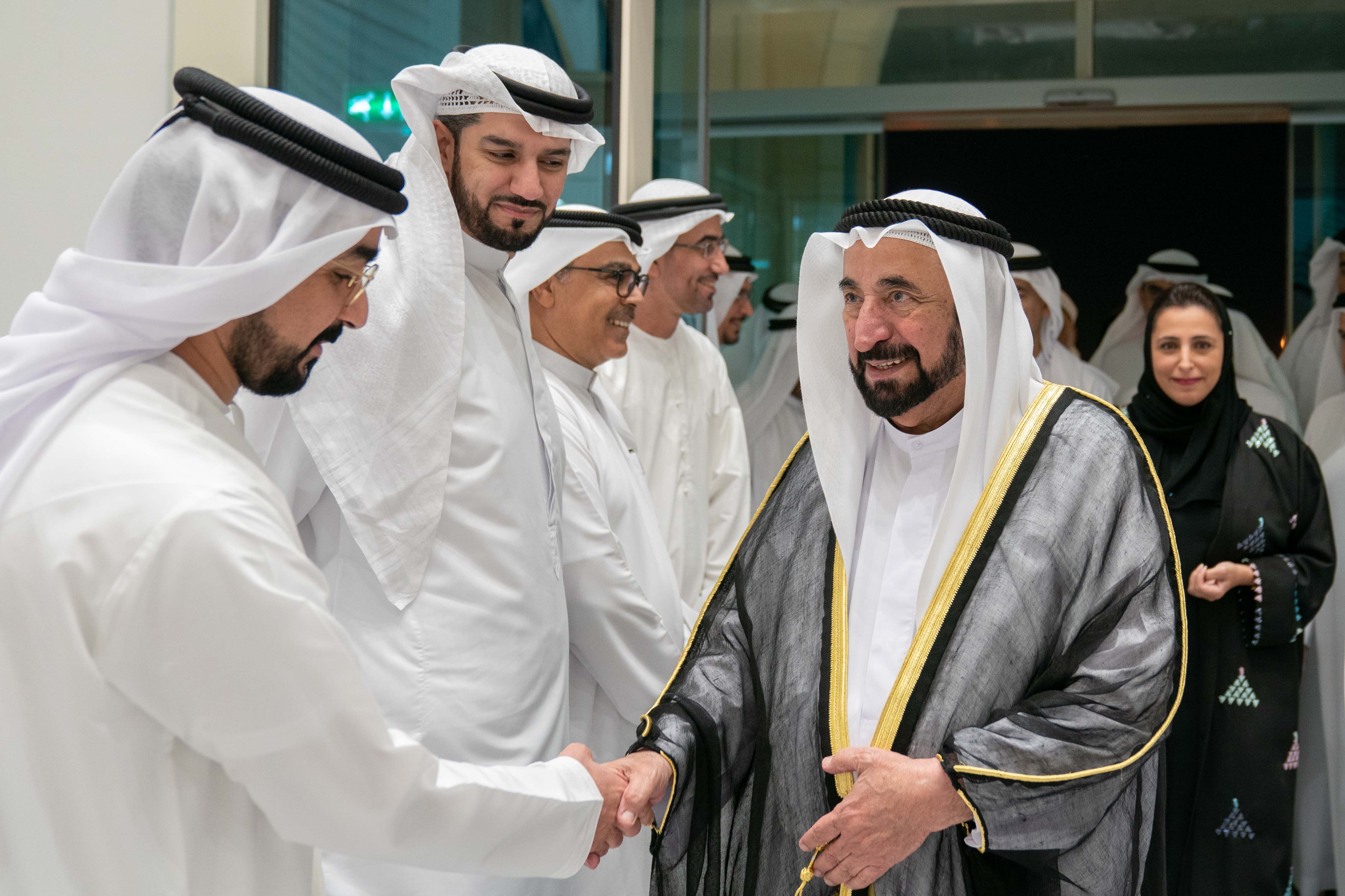الشيخ الدكتور سلطان القاسمى حاكم الشارقة خلال افتتاح معرض الكتاب الإماراتى (6)