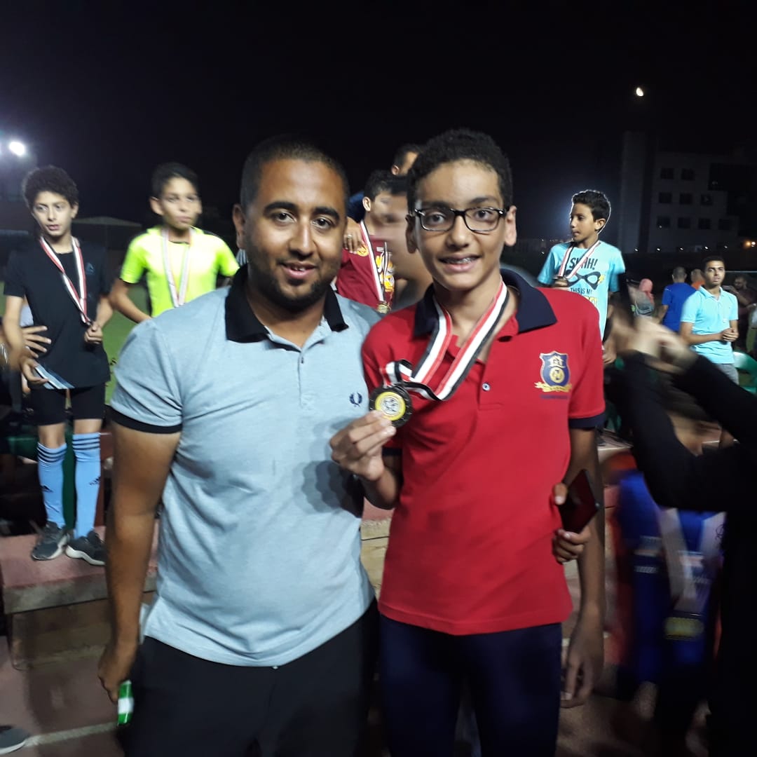 أبطال نادى بنها للسباحة الفائزين ببطولة القاهرة للثنائى (5)