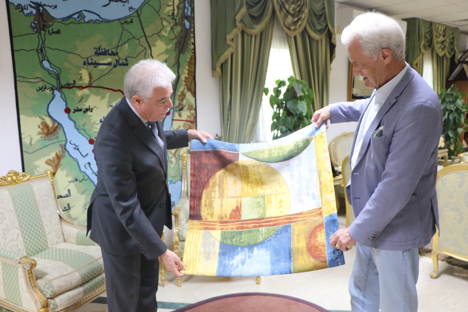 محافظ جنوب سيناء يشرح رئيس لجنة الاقتصادية خريطة جنوب سيناء