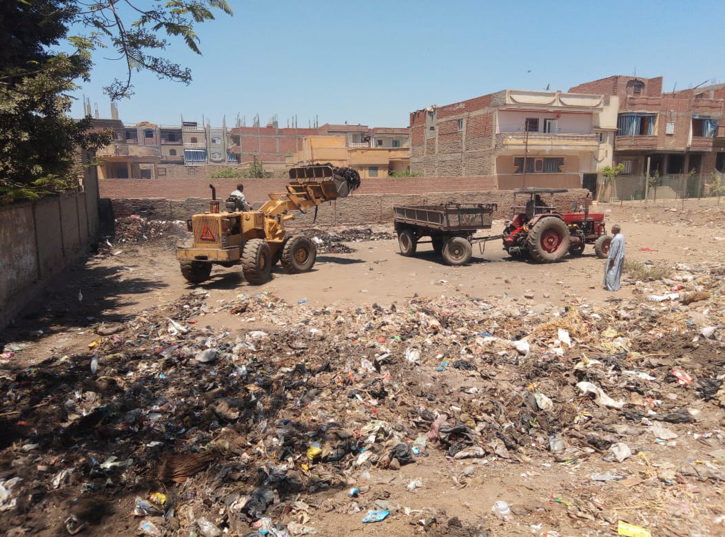 حملة مكبرة لإزالة القمامة من قرية شبرابابل بالمحلة (3)