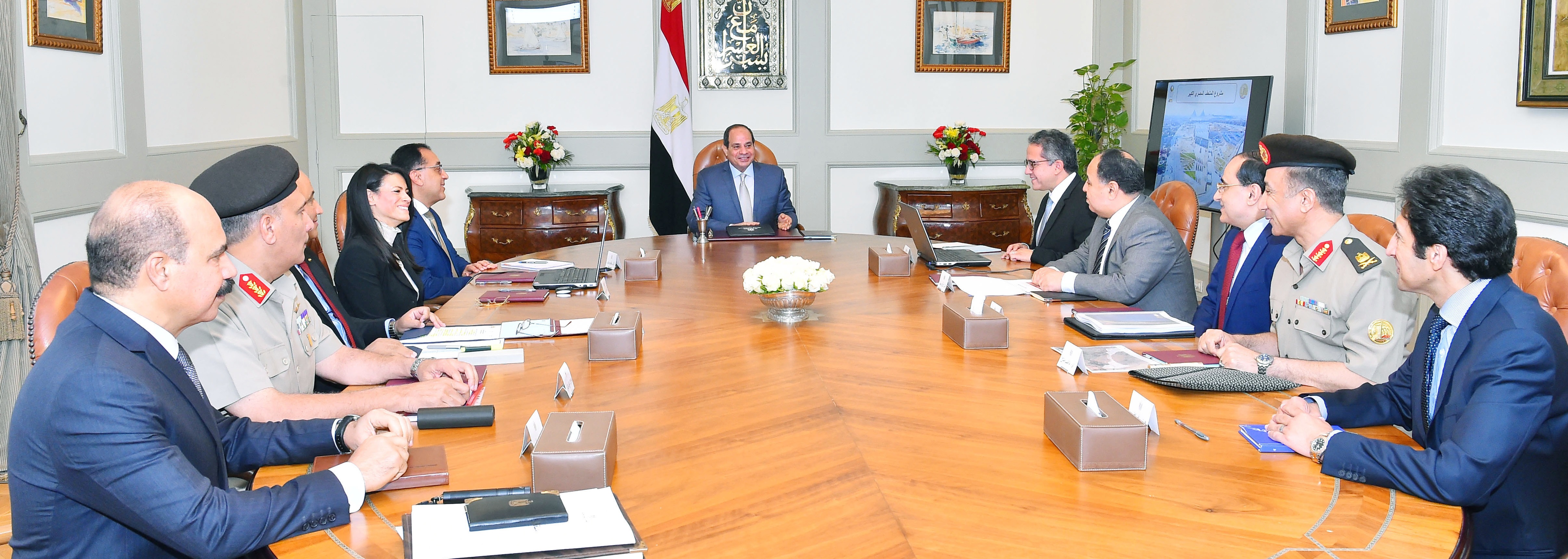 السيد الرئيس يعقد اجتماعاً لمتابعة الموقف التنفيذى لمشروع المتحف المصري الكبي
