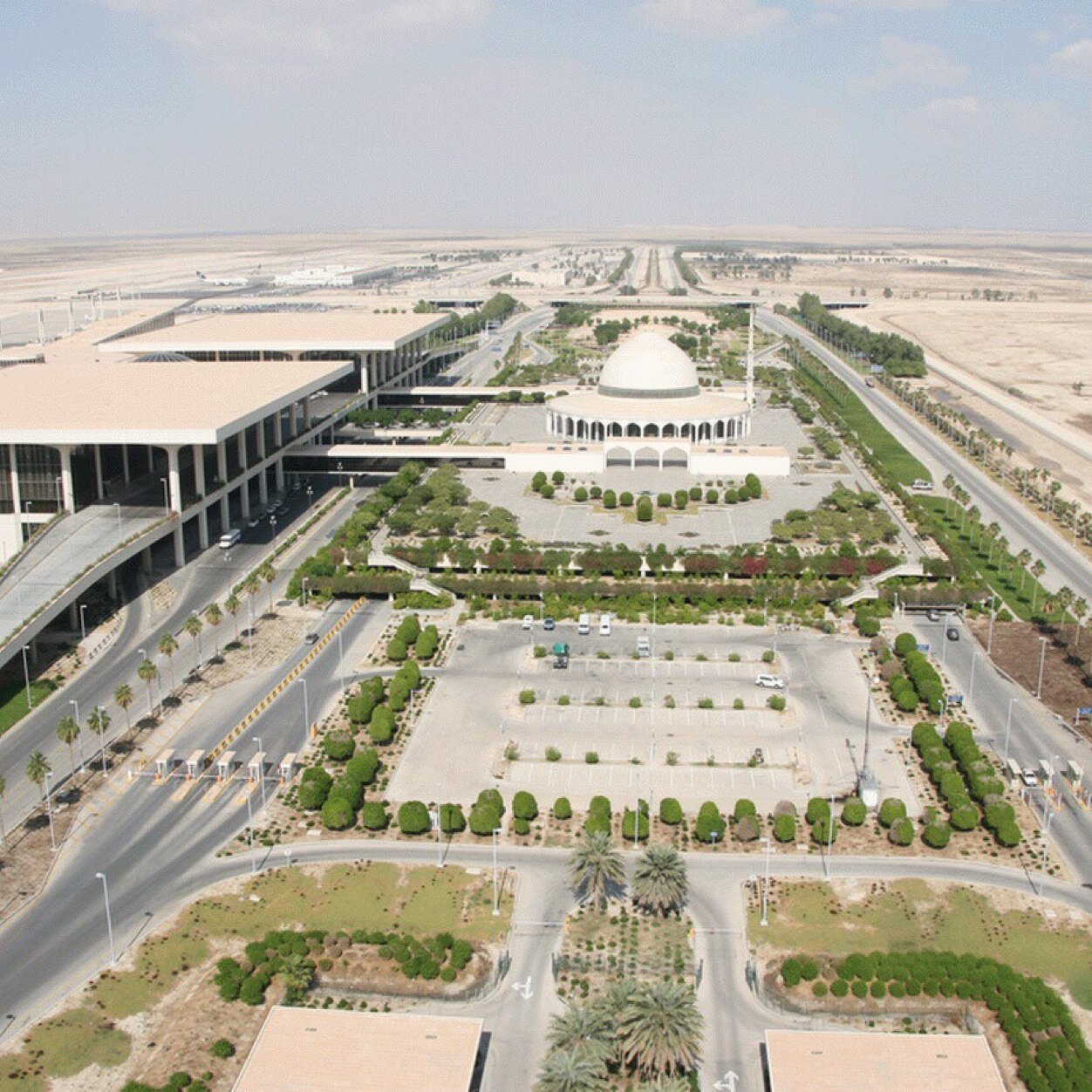 مطار الملك فهد  (1)