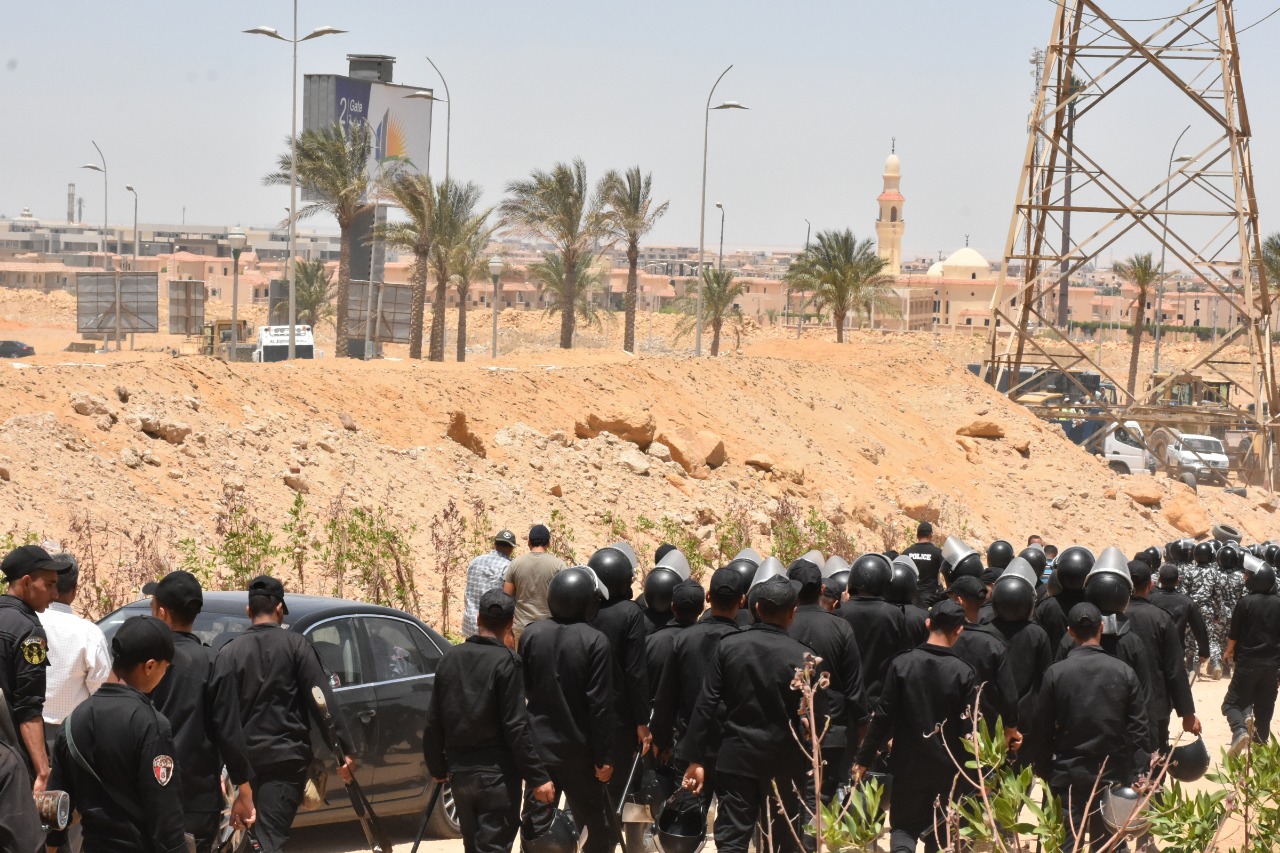 جهاز القاهرة الجديدة يسترد قطعة أرض بقيمة مليار جنيه  (23)