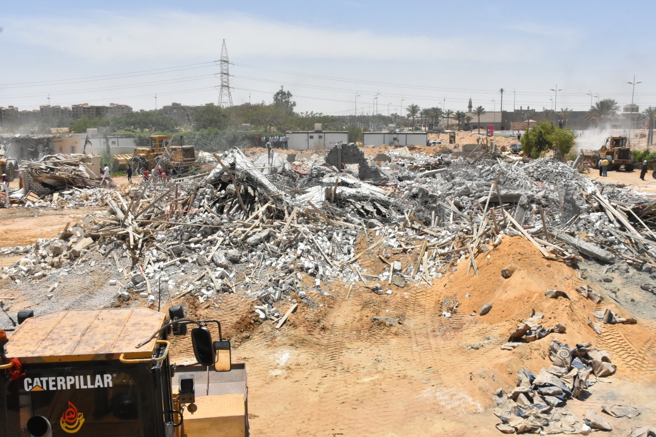 جهاز القاهرة الجديدة يسترد قطعة أرض بقيمة مليار جنيه  (20)