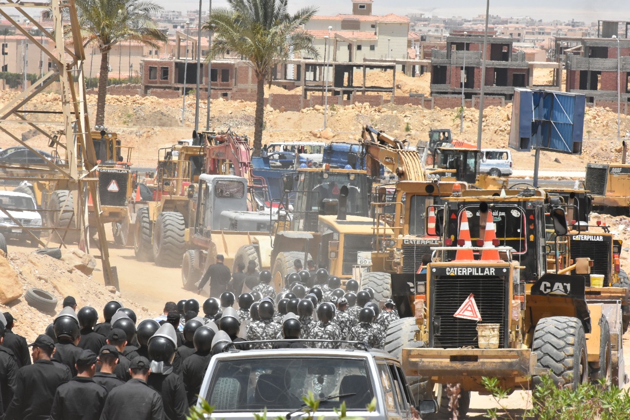 جهاز القاهرة الجديدة يسترد قطعة أرض بقيمة مليار جنيه  (11)
