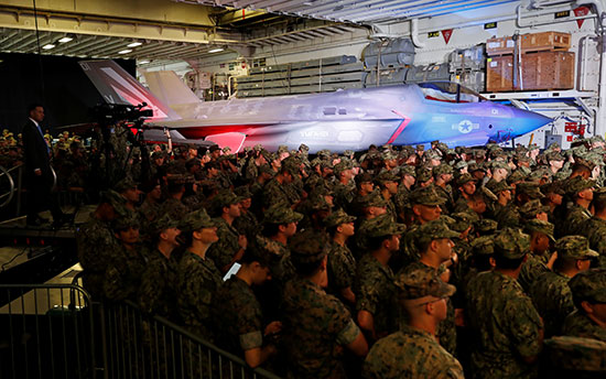 ترامب يزور أكبر سفينة حربية فى اليابان وعلى متنها مقاتلات اف 35