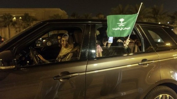 المرأة السعودية تقود السيارة3