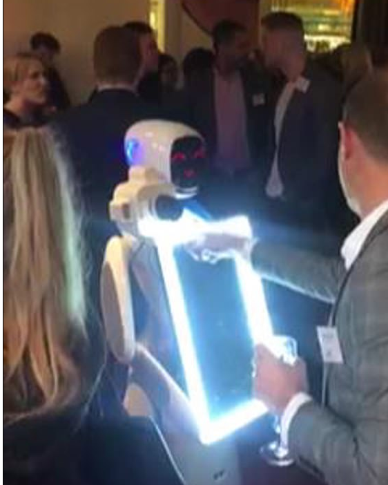 الروبوت فى حفل زفاف