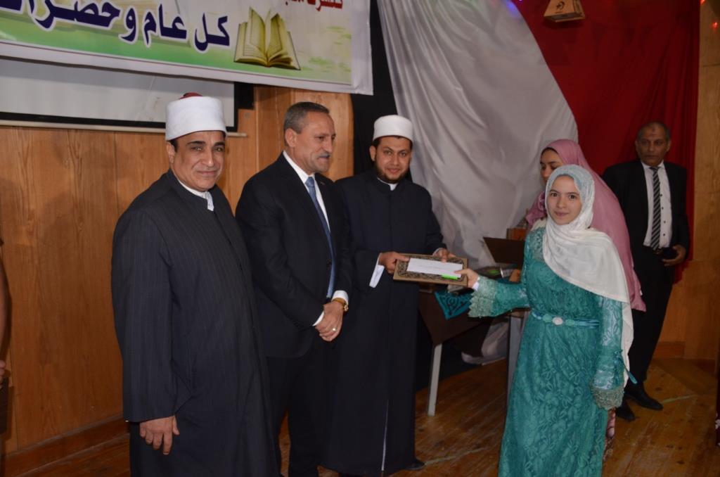 محافظ الإسماعيلية يُكرم حفظة القرآن الكريم بمكتبة مصر العامة (9)