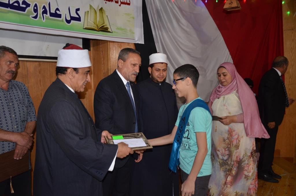 محافظ الإسماعيلية يُكرم حفظة القرآن الكريم بمكتبة مصر العامة (10)