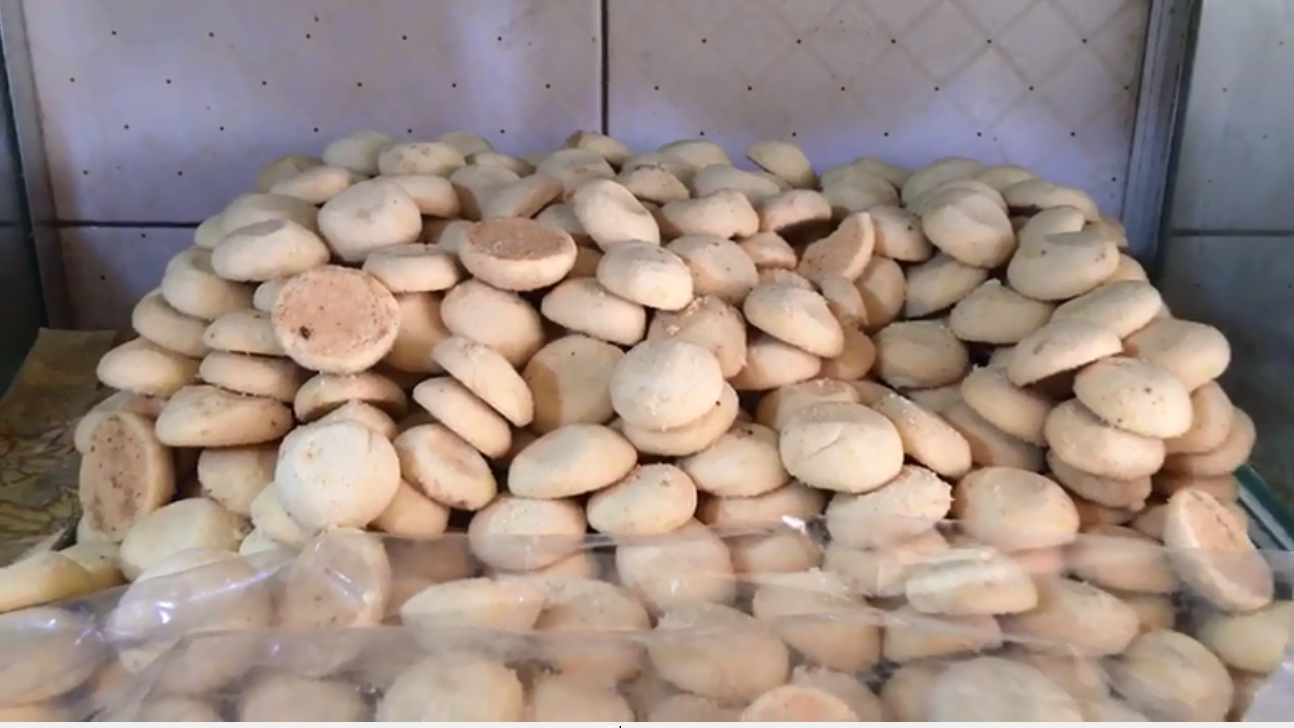 Prices of cakes and biscuits in different regions (1)