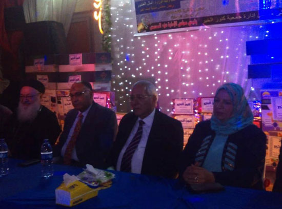مسلمون ومسيحيون على مائدة إفطار الوحدة الوطنية بميت غمر  (13)