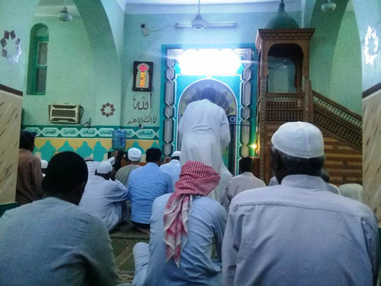 الصلوات-داخل-المسجد