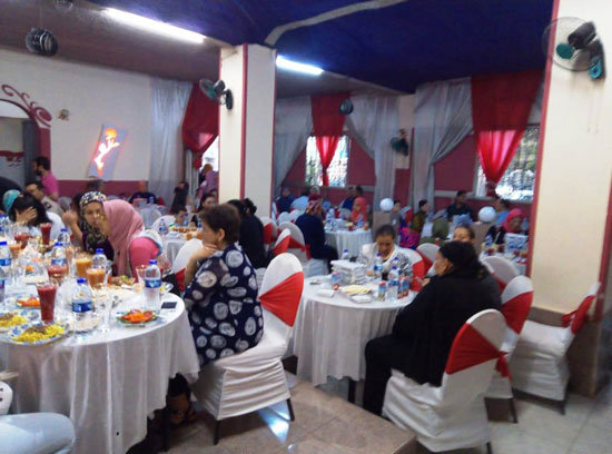 مسلمون ومسيحيون على مائدة إفطار الوحدة الوطنية بميت غمر  (3)