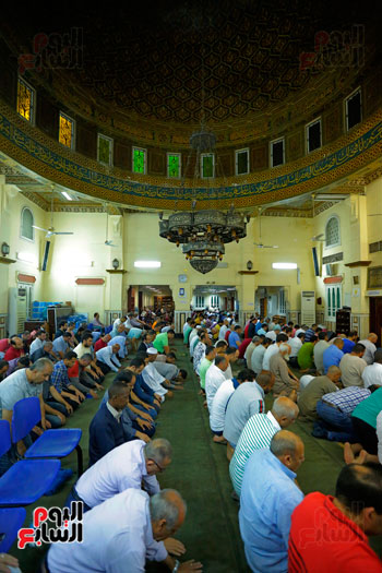 صلاة التراويح بمسجد مصطفى محمود فى العشر الأواخر من رمضان (26)