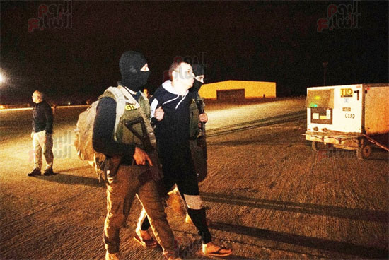 المخابرات العامة المصرية تتسلم الارهابي هشام عشماوي من ليبيا 67064-الإرهابى-هشام-عشماوى-(19)