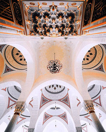 مصور باكستانى يبرزع روعة المساجد فى الإمارات