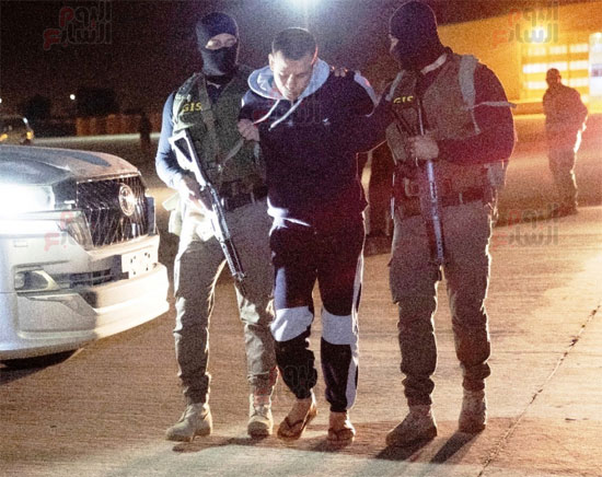 المخابرات العامة المصرية تتسلم الارهابي هشام عشماوي من ليبيا 77048-الإرهابى-هشام-عشماوى-(13)