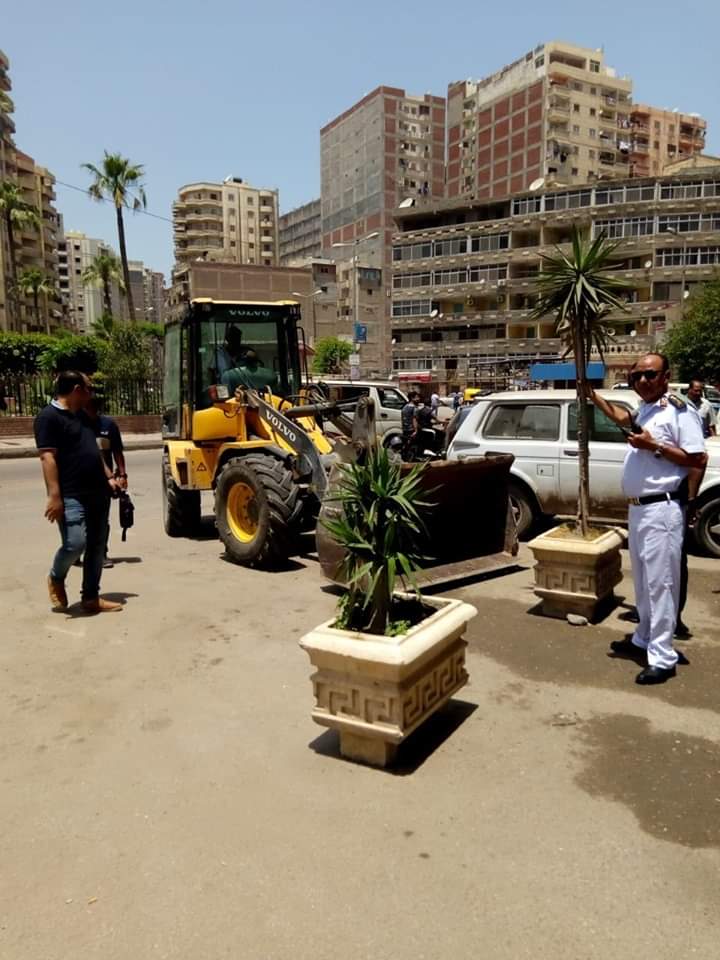 شرطة المرافق بالإسكندرية تشن حملة مكبرة على المنتزة (1)