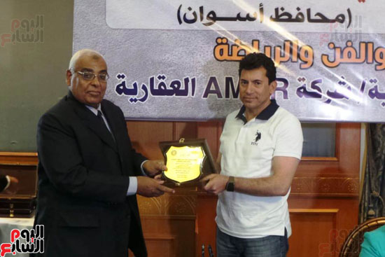  الدكتور أشرف صبحى، وزير الشباب والرياضة (4)