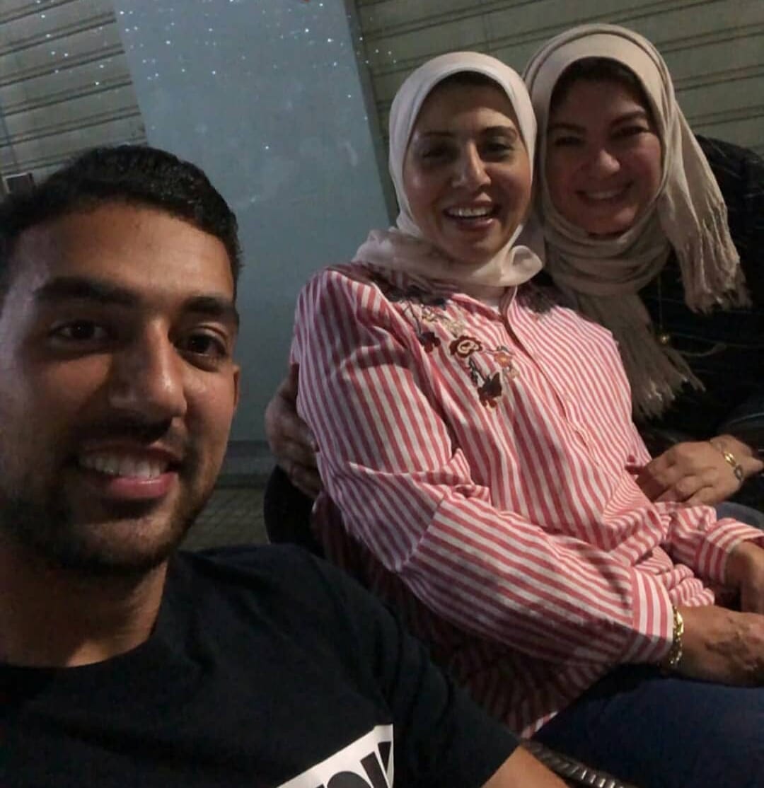 احمد حسن كوكا مع والدته ووالدة محمد هانى