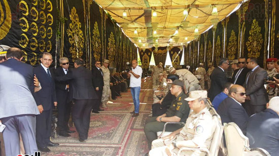 القيادات التنفيذية والشعبية تصل مسجد عمر مكرم للصلاة على مدير أمن أسيوط (7)