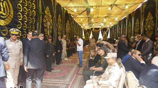 القيادات التنفيذية والشعبية تصل مسجد عمر مكرم للصلاة على مدير أمن أسيوط (8)