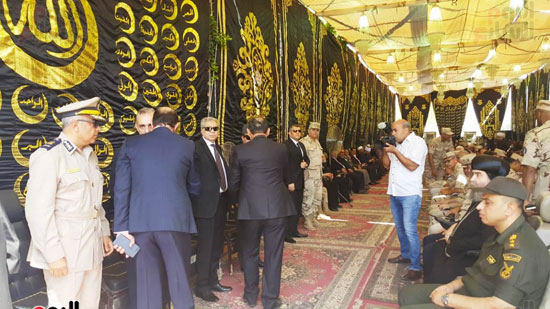 القيادات التنفيذية والشعبية تصل مسجد عمر مكرم للصلاة على مدير أمن أسيوط (15)