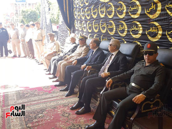 القيادات التنفيذية والشعبية تصل مسجد عمر مكرم للصلاة على مدير أمن أسيوط (2)