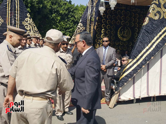 القيادات التنفيذية والشعبية تصل مسجد عمر مكرم للصلاة على مدير أمن أسيوط (16)