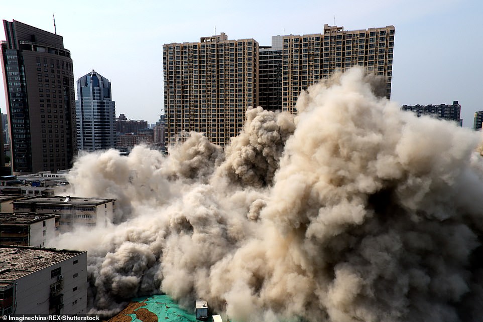 Разрушение зданий. Направленный взрыв здания. Здание взрывается. Взрыв здания. Взрывы зданий и сооружений.