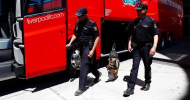 الشرطة الاسبانية تؤمن حافلة ليفربول قبل وصول صلاح ورفاقه
