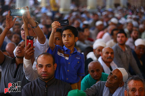 مصطفى مدبولى يحضر صلاة الجمعة الأخير بمسجد الحسين (31)