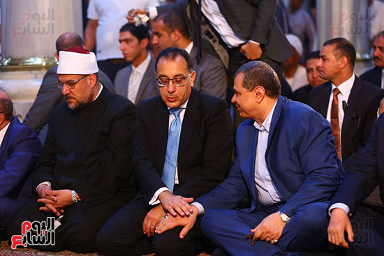 مصطفى مدبولى يحضر صلاة الجمعة الأخير بمسجد الحسين (25)