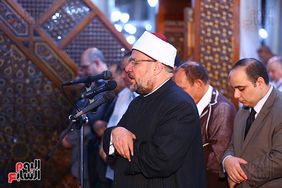 مصطفى مدبولى يحضر صلاة الجمعة الأخير بمسجد الحسين (17)