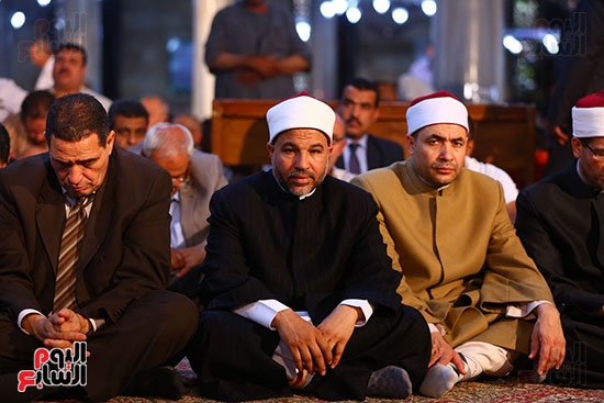 مصطفى مدبولى يحضر صلاة الجمعة الأخير بمسجد الحسين (49)